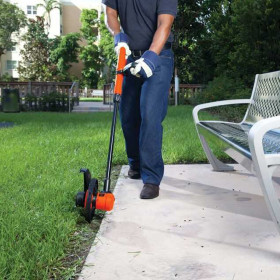 Orilladora Eléctrica Black+Decker GL600N-B2C 600W 10" Orilladora de pasto