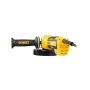 Esmeril Angular DeWALT 4-1/2” 1.700W DWE4324-B2 Galletero y Esmeril angular electrico - herramientas profesionales - en uso