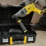 Rotomartillo inalámbrico 22mm 20V SDS PLUS Stanley Fatmax Brushless - SBH900M2K-B2 - en uso
