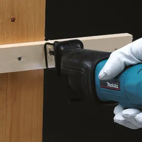 Sierra Sable Mini 340 W. - Vel. Variable,  Capacidad máxima corte 25,4 mm. Makita
