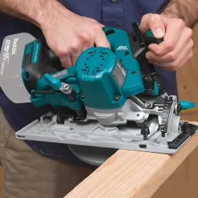 Sierra Circular 6-1/2 (165 Mm) 5000 Rpm. (0°:57mm / 45°:41mm) 3, 3 Kg, BL Motor Makita Herramientas